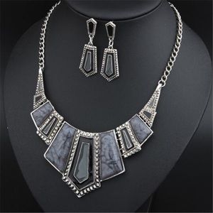 Fashionable vintage jewelry set